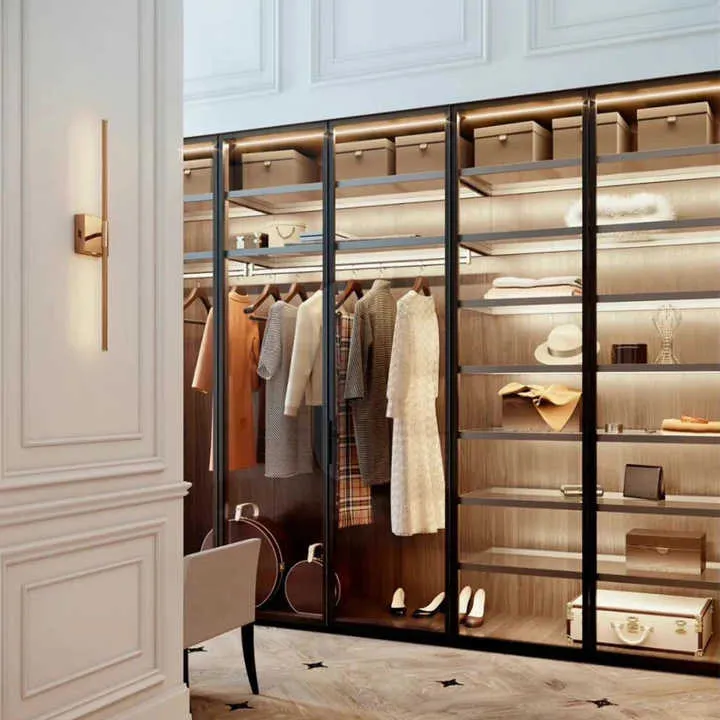 wardrobe  خزانة ملابس
